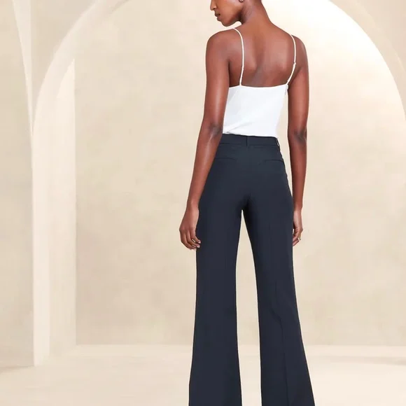 NWOT Banana Republic Women’s Black Sculpted Bootcut Pant 4P - Picture 2 of 3